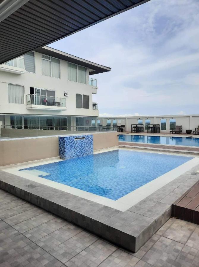 Condo With Direct Access To Shopping Mall In Bacolod City Exterior photo